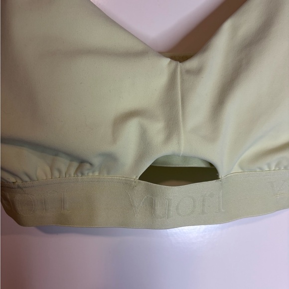 Vuori Sports Bra size medium - Picture 4 of 5